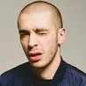 Бит шатает голову